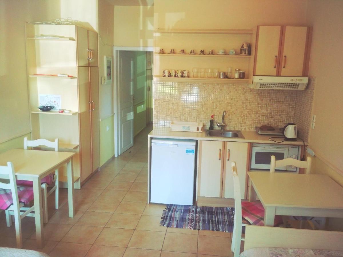 Rent Rooms Alexiou Límni Buitenkant foto