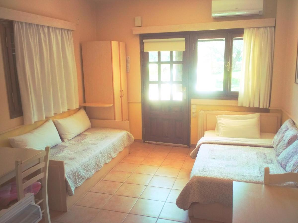 Rent Rooms Alexiou Límni Buitenkant foto