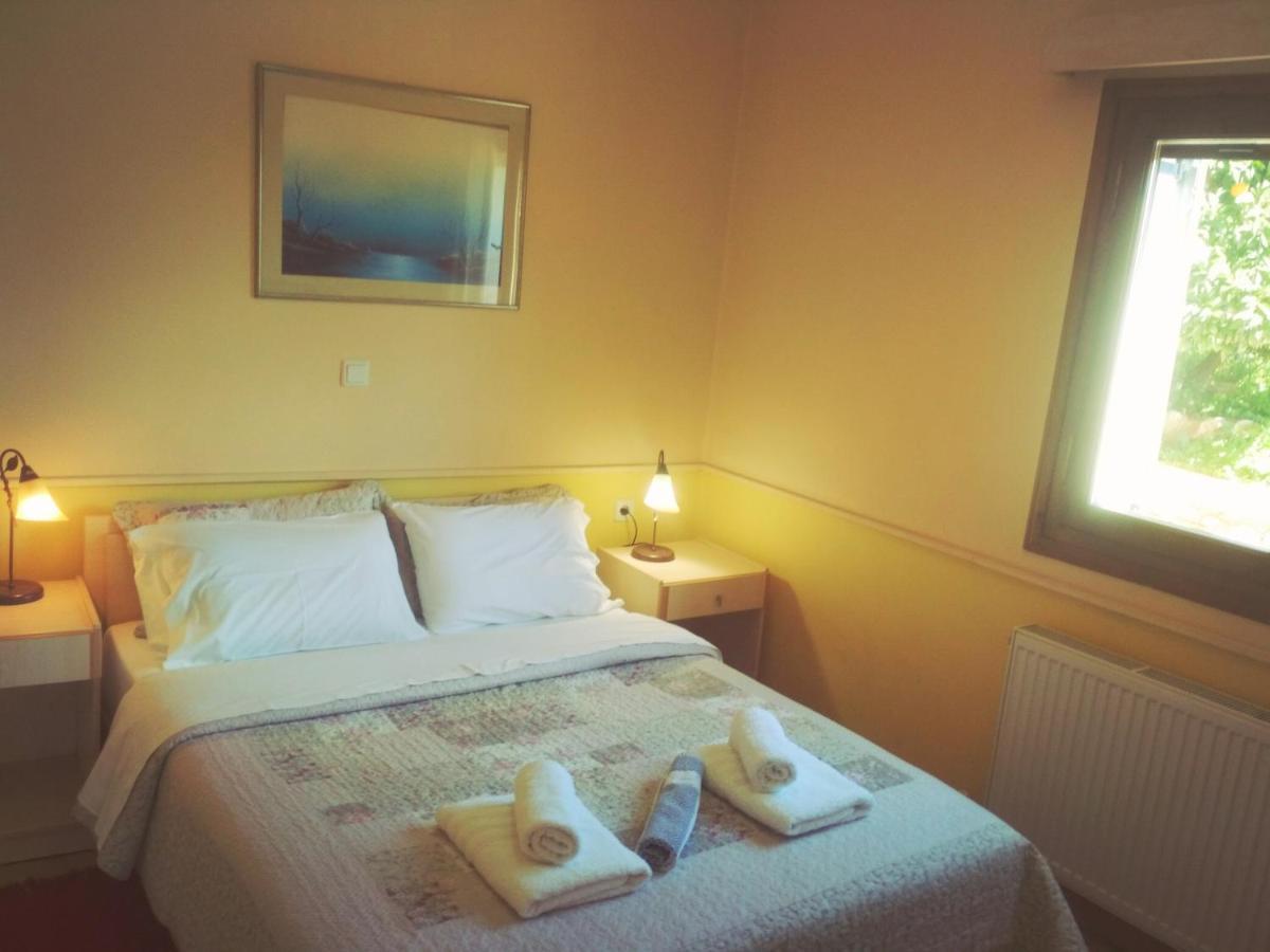 Rent Rooms Alexiou Límni Buitenkant foto