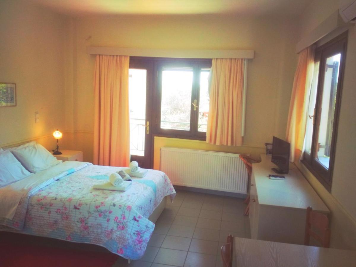 Rent Rooms Alexiou Límni Buitenkant foto