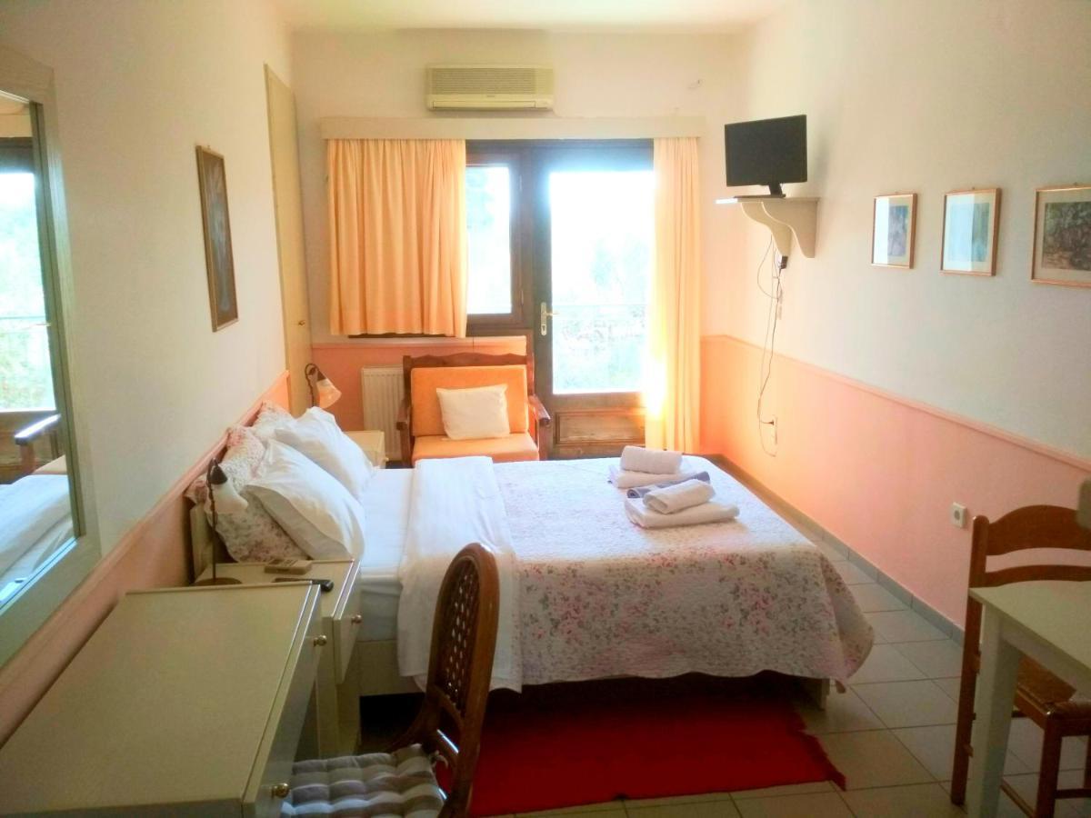 Rent Rooms Alexiou Límni Buitenkant foto