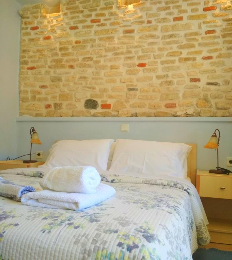 Rent Rooms Alexiou Límni Buitenkant foto
